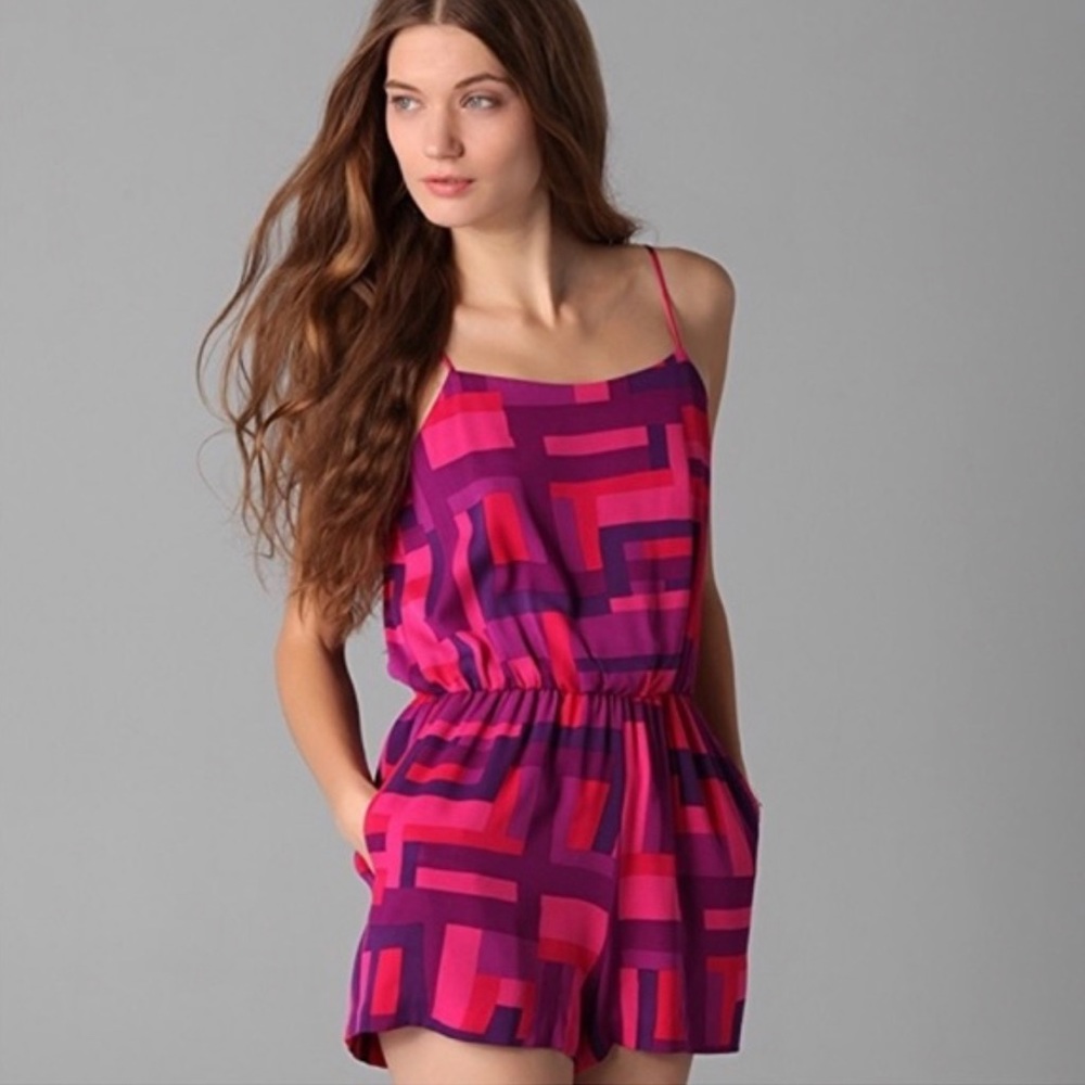 Alice + Olivia gorgeous EUC romper in beautiful geometric pattern barely worn